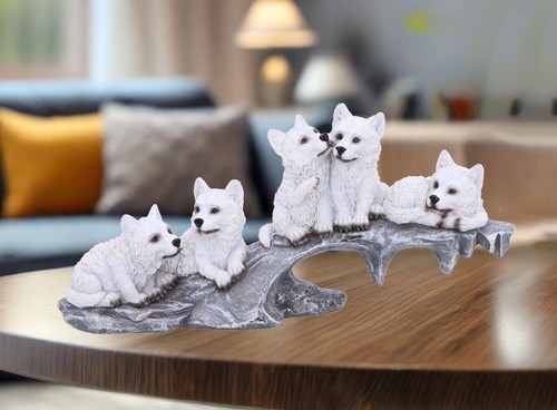 Litter white wolf - of,